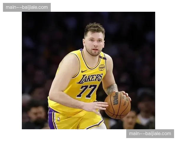 湖人第三节疯狂追分，东契奇单节18分展现个人硬解能力